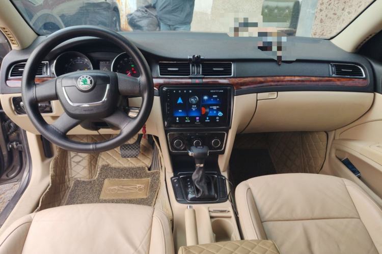 Used Skoda Superb 2009 1.8TSI Automatic Elegant Edition Center Console