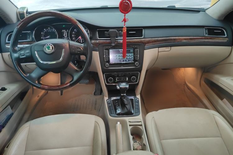 Used Skoda Superb 2009 1.8TSI Automatic Luxury Edition Center Console