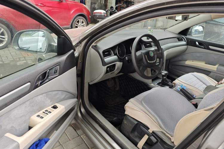 Used Skoda Superb 2009 1.8 TSI Automatic Zhiya Edition Driver Seat