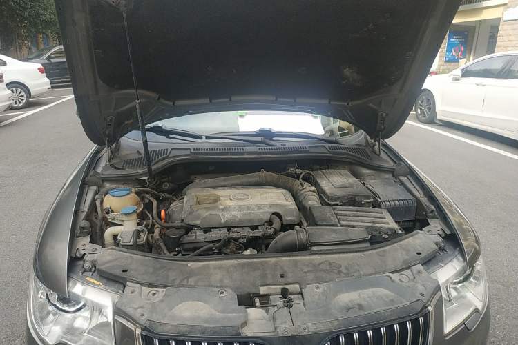 Used Skoda Superb 2009 1.8TSI Automatic Luxury Edition Engine Bay