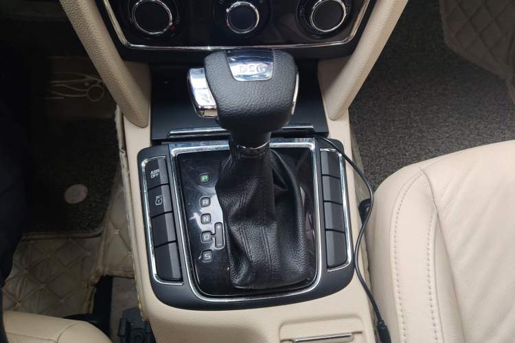 Used Skoda Superb 2009 1.8TSI Automatic Elegant Edition Gear Lever