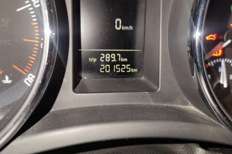Used Skoda Superb 2009 1.8 TSI Automatic Zhiya Edition Odometer Close Up