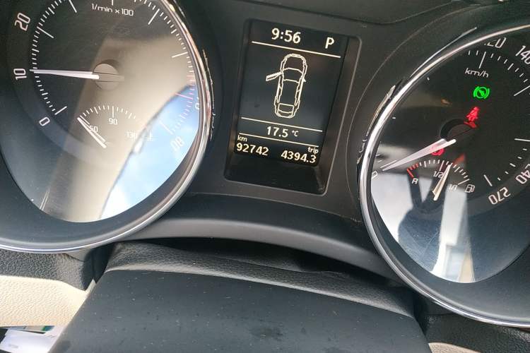 Used Skoda Superb 2009 1.8TSI Automatic Luxury Edition Odometer Close Up