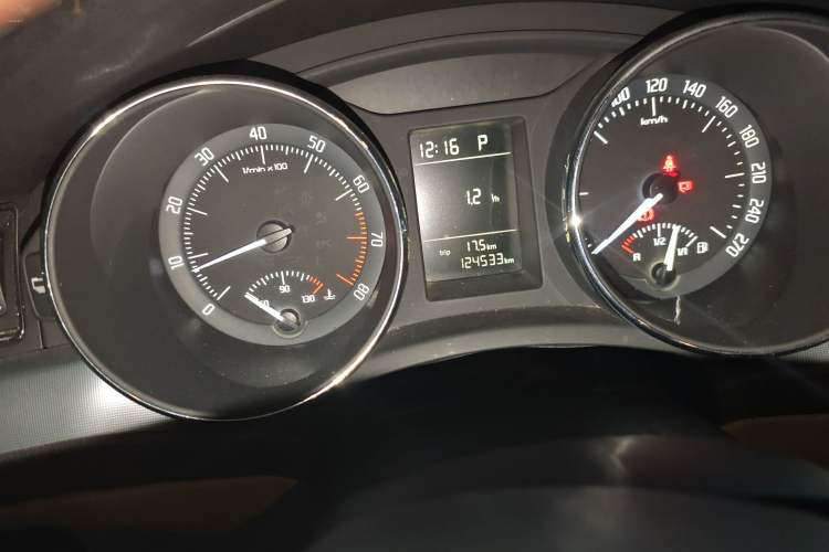 Used Skoda Superb 2009 1.8 TSI Automatic Zhiya Edition Odometer Close Up