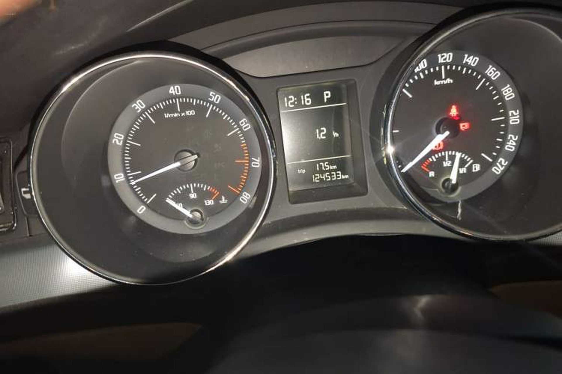 Used Skoda Superb 2009 1.8 TSI Automatic Zhiya Edition Odometer Close Up