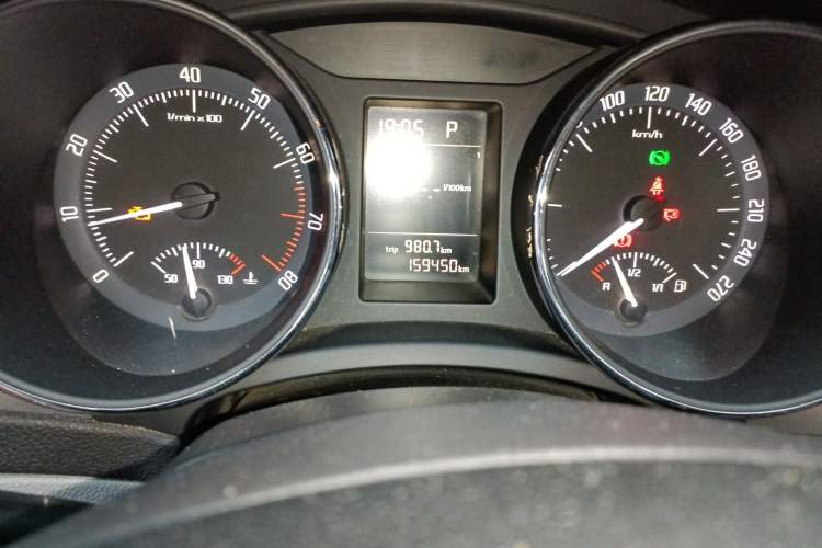 Used Skoda Superb 2009 1.8 TSI Automatic Zhiya Edition Odometer Close Up