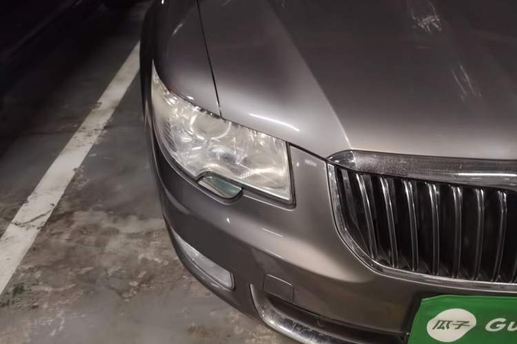 Used Skoda Superb 2009 1.8 TSI Automatic Zhiya Edition Right Front Headlight