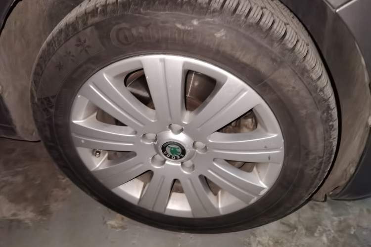 Used Skoda Superb 2009 1.8 TSI Automatic Zhiya Edition Right Front Wheel Hub