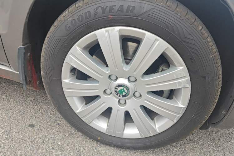 Used Skoda Superb 2009 1.8TSI Automatic Elegant Edition Right Front Wheel Hub