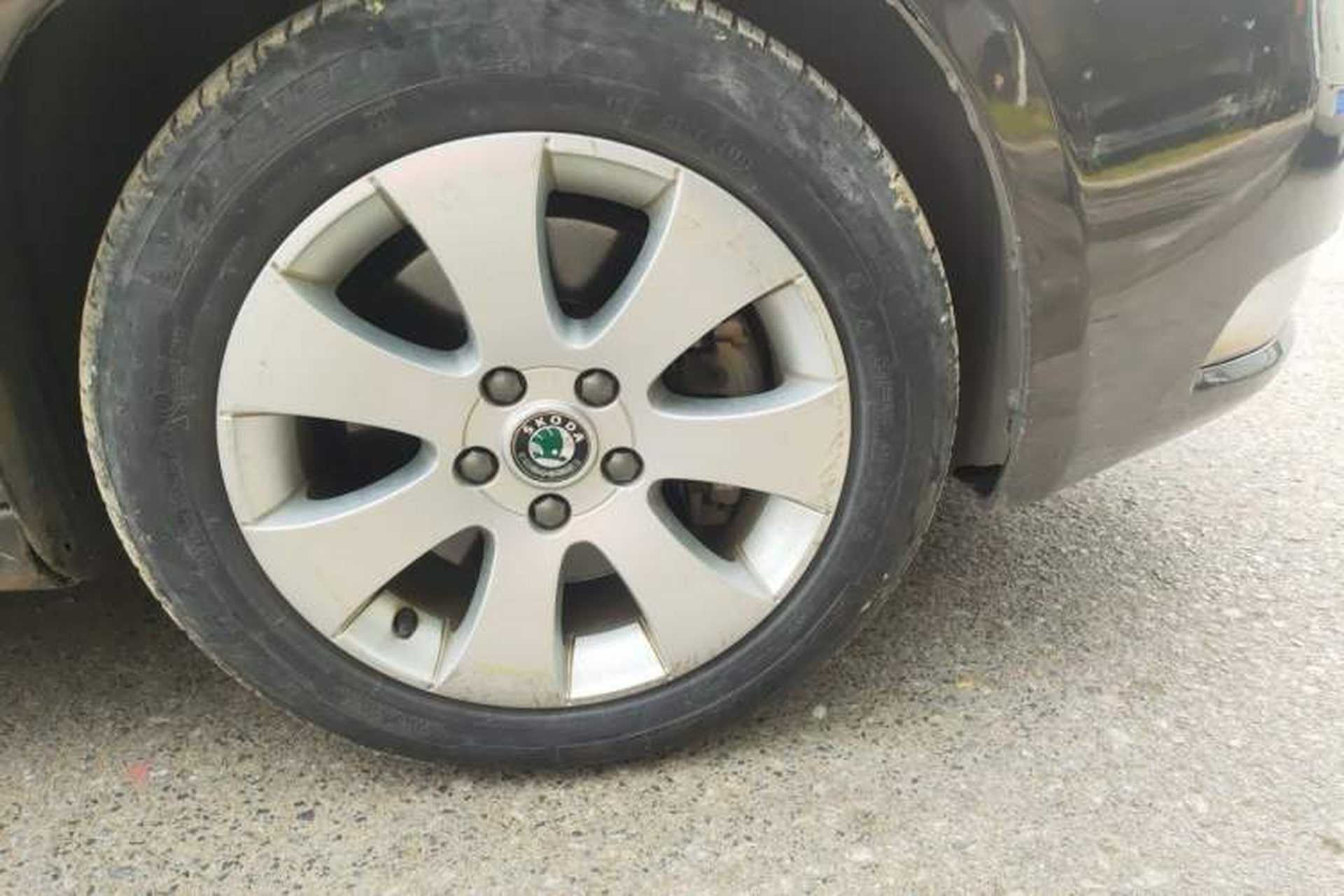 Used Skoda Superb 2009 1.8 TSI Manual Zhiya Edition Right Front Wheel Hub