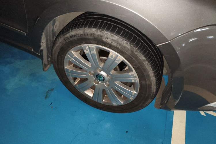 Used Skoda Superb 2009 1.8TSI Automatic Prestige Edition Right Front Wheel Hub