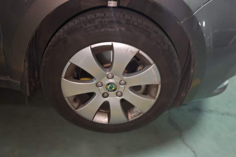 Used Skoda Superb 2009 1.8 TSI Automatic Zhiya Edition Right Front Wheel Hub