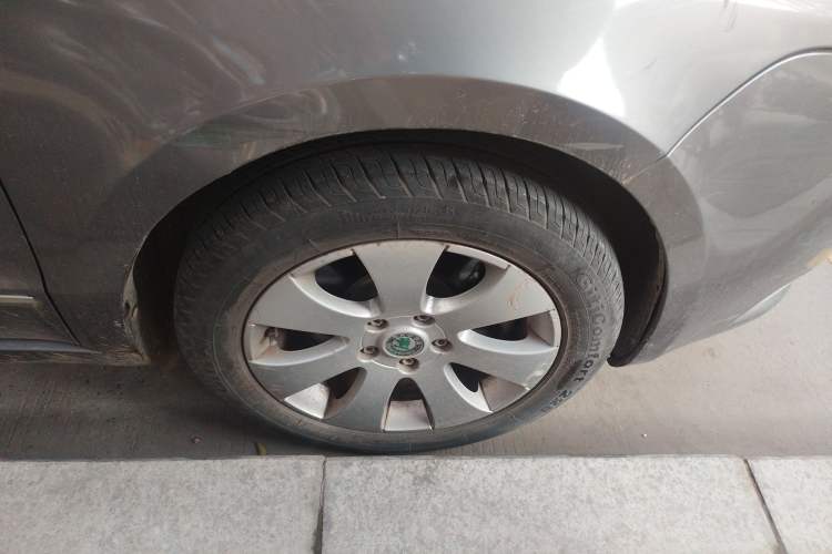 Used Skoda Superb 2009 1.8 TSI Manual Zhiya Edition Right Front Wheel Hub