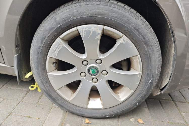 Used Skoda Superb 2009 1.8 TSI Automatic Zhiya Edition Right Front Wheel Hub