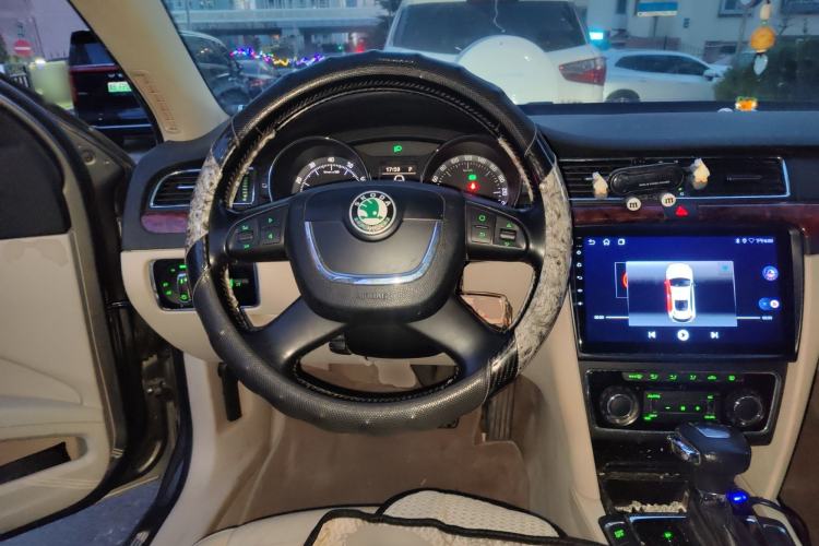 Used Skoda Superb 2009 2.0 TSI Automatic Prestige Edition Steering Wheel