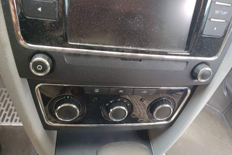 Used Skoda Superb 2009 1.8TSI Automatic Elegant Edition Audio And AC Panel