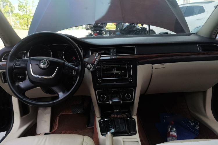 Used Skoda Superb 2009 2.0 TSI Automatic Elegant Edition Center Console