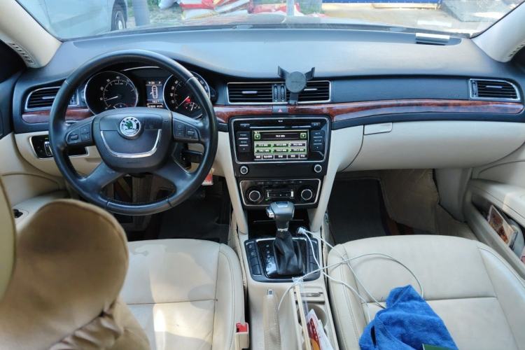 Used Skoda Superb 2009 1.8TSI Automatic Prestige Edition Center Console