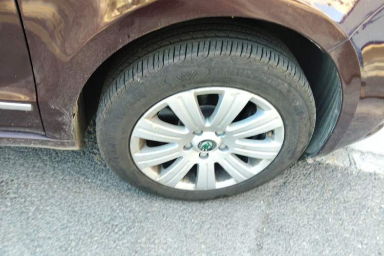 Used Skoda Superb 2009 1.8TSI Automatic Prestige Edition Right Front Wheel Hub