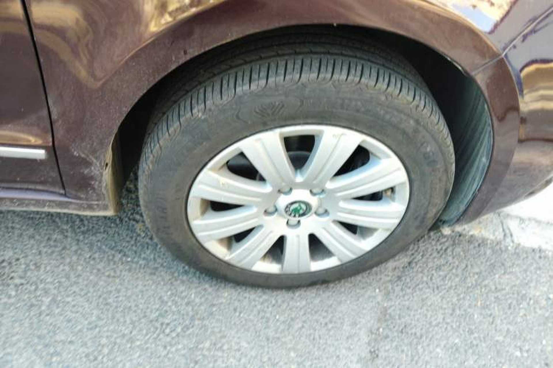 Used Skoda Superb 2009 1.8TSI Automatic Prestige Edition Right Front Wheel Hub