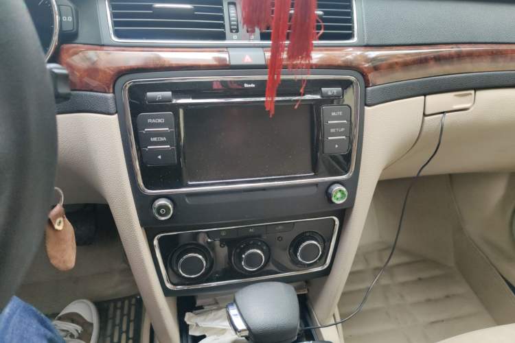 Used Skoda Superb 2009 1.8TSI Automatic Elegant Edition Audio And AC Panel