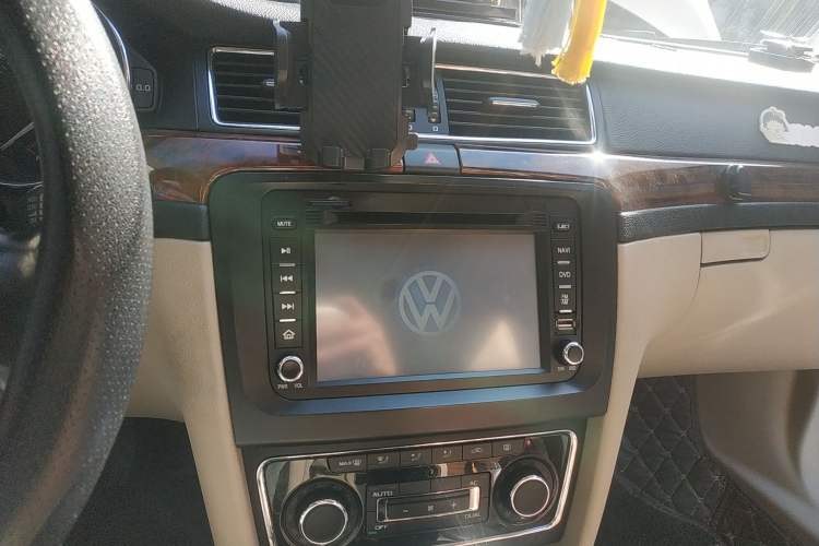 Used Skoda Superb 2009 1.8TSI Automatic Prestige Edition Audio And AC Panel