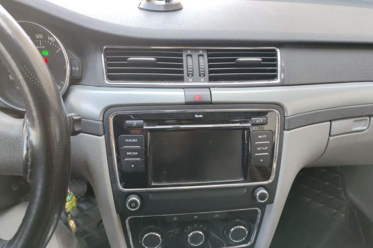 Used Skoda Superb 2009 1.8TSI Automatic Elegant Edition Audio And AC Panel