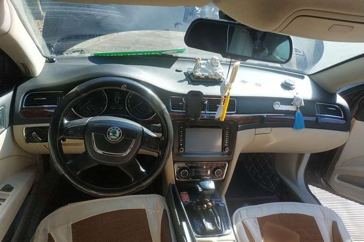 Used Skoda Superb 2009 1.8TSI Automatic Prestige Edition Center Console