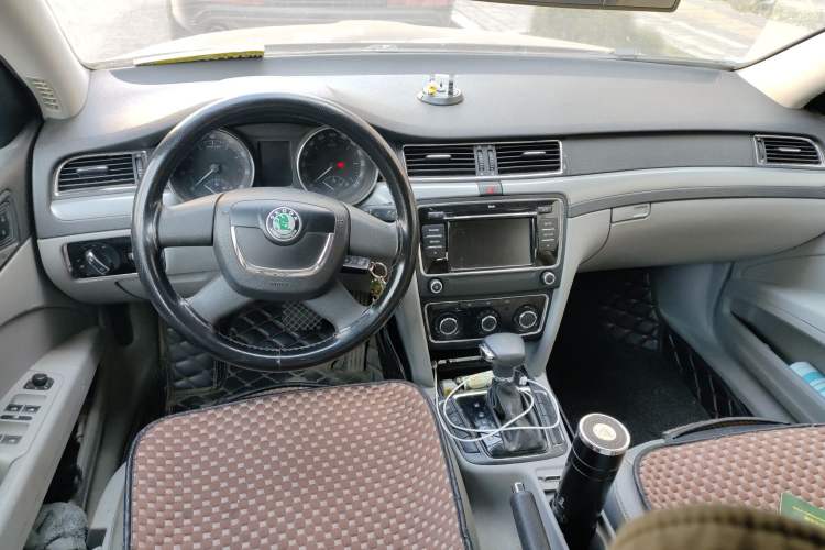 Used Skoda Superb 2009 1.8TSI Automatic Elegant Edition Center Console
