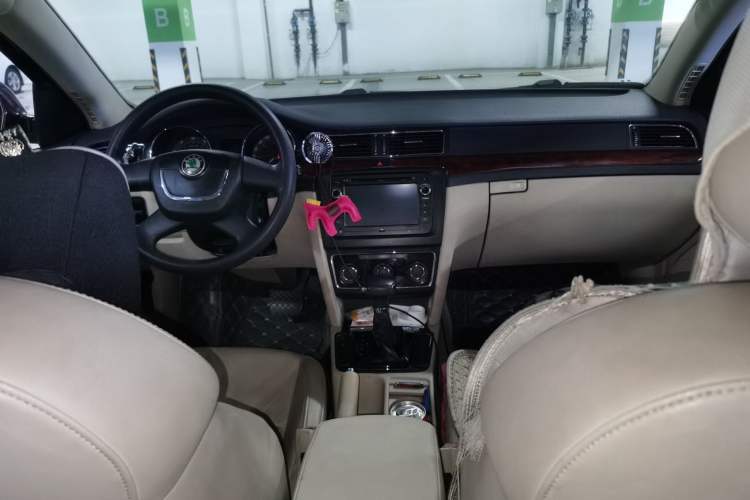 Used Skoda Superb 2009 1.8TSI Automatic Elegant Edition Center Console