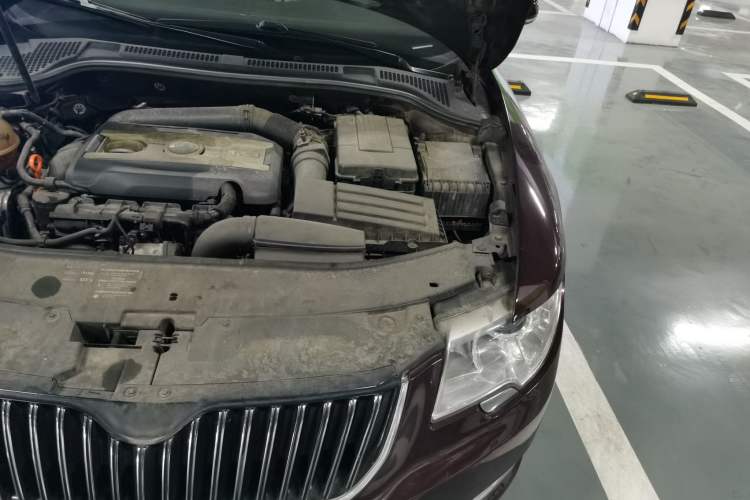 Used Skoda Superb 2009 1.8TSI Automatic Elegant Edition Engine Bay Left