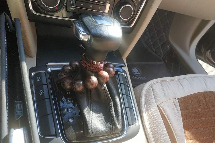Used Skoda Superb 2009 1.8TSI Automatic Prestige Edition Gear Lever