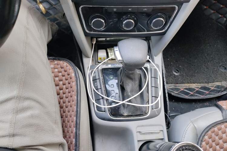 Used Skoda Superb 2009 1.8TSI Automatic Elegant Edition Gear Lever