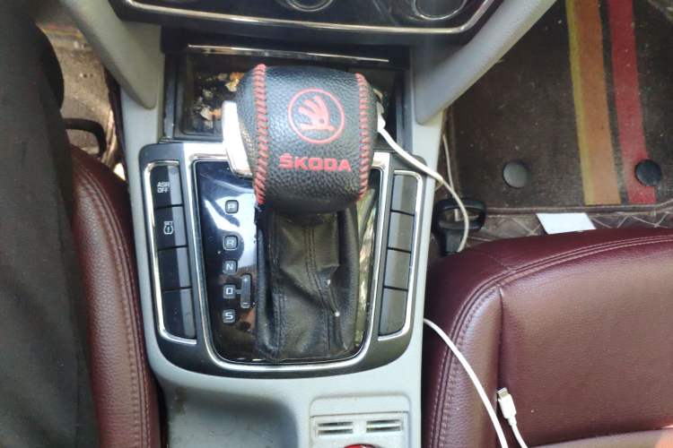 Used Skoda Superb 2009 1.8 TSI Automatic Zhiya Edition Gear Lever