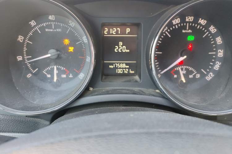 Used Skoda Superb 2009 1.8TSI Automatic Elegant Edition Odometer Close Up