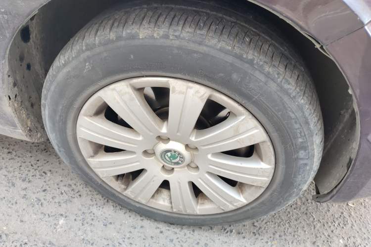 Used Skoda Superb 2009 1.8TSI Automatic Elegant Edition Right Front Wheel Hub