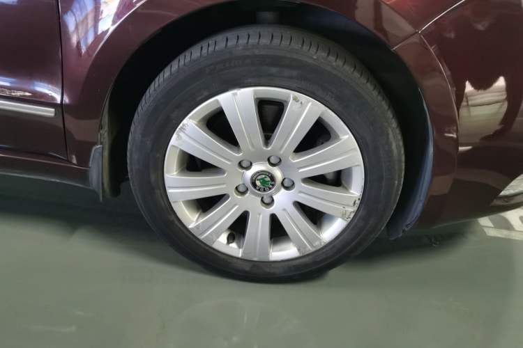 Used Skoda Superb 2009 1.8TSI Automatic Elegant Edition Right Front Wheel Hub