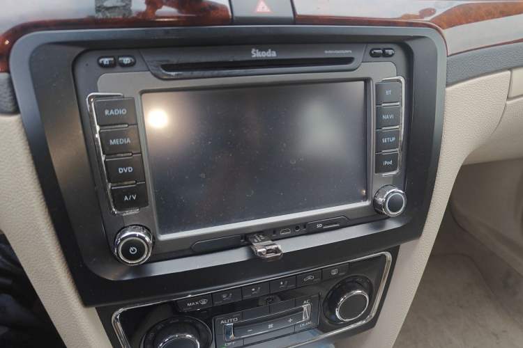 Used Skoda Superb 2009 1.8TSI Automatic Prestige Edition Audio And AC Panel