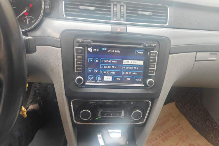 Used Skoda Superb 2009 1.8TSI Automatic Prestige Edition Audio And AC Panel