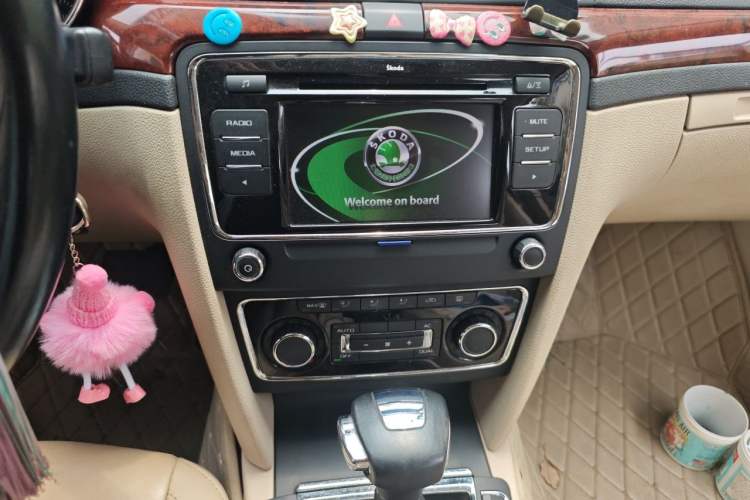 Used Skoda Superb 2009 2.0 TSI Automatic Prestige Edition Audio And AC Panel