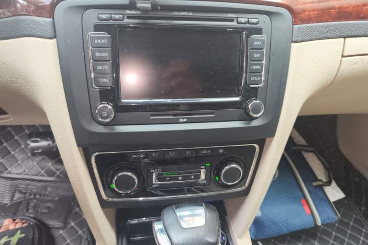 Used Skoda Superb 2009 2.0 TSI Automatic Luxury Edition Audio And AC Panel