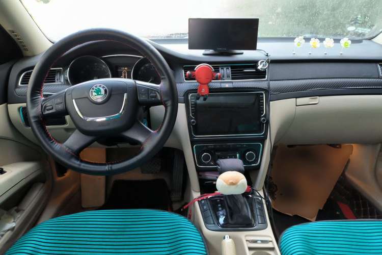 Used Skoda Superb 2009 1.8TSI Automatic Luxury Edition Center Console