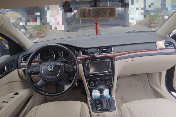 Used Skoda Superb 2009 1.8TSI Automatic Prestige Edition Center Console