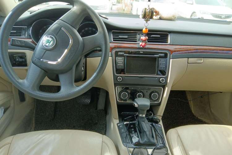 Used Skoda Superb 2009 1.8TSI Automatic Elegant Edition Center Console