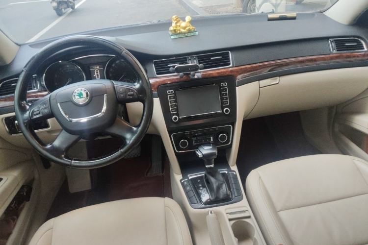 Used Skoda Superb 2009 2.0 TSI Automatic Prestige Edition Center Console