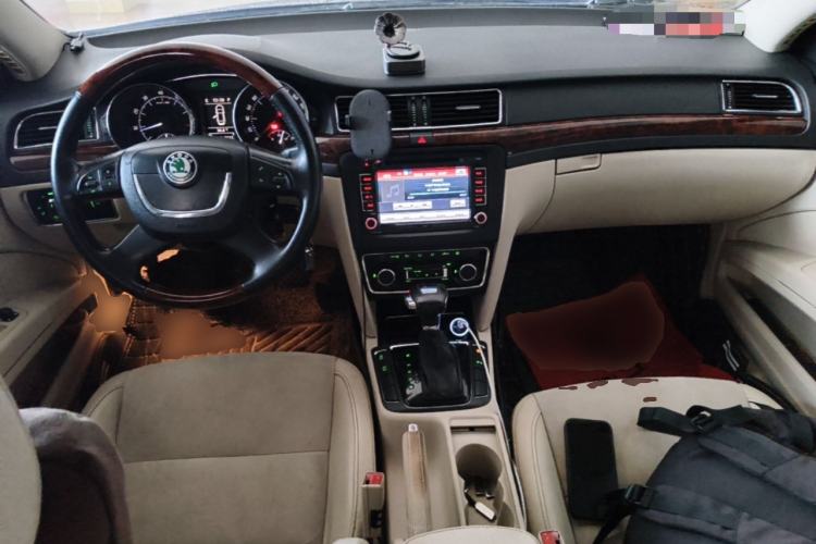 Used Skoda Superb 2009 1.8TSI Automatic Luxury Edition Center Console