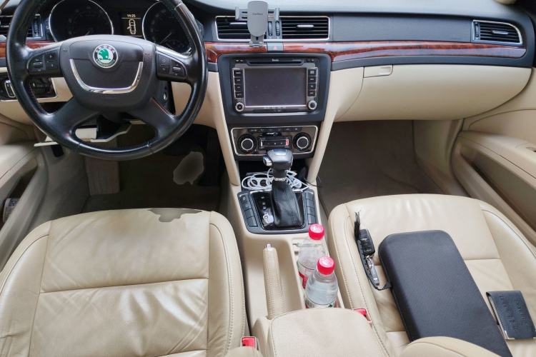 Used Skoda Superb 2009 1.8TSI Automatic Prestige Edition Center Console