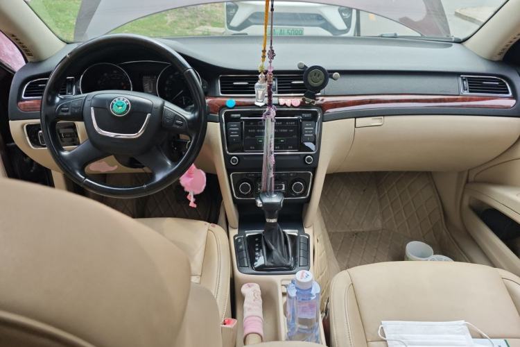 Used Skoda Superb 2009 2.0 TSI Automatic Prestige Edition Center Console