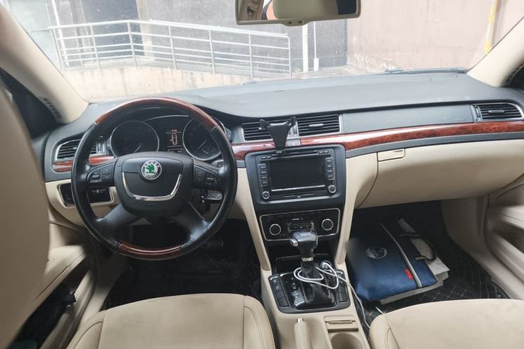 Used Skoda Superb 2009 2.0 TSI Automatic Luxury Edition Center Console