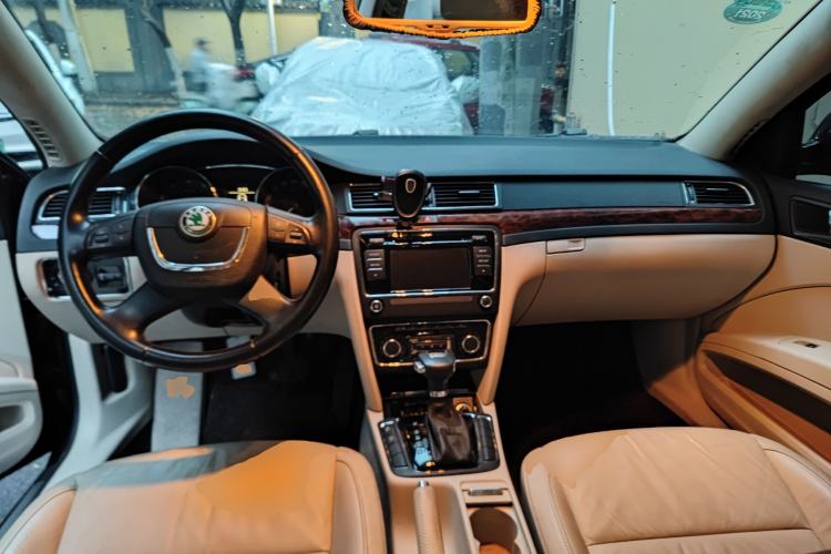 Used Skoda Superb 2009 1.8TSI Automatic Prestige Edition Center Console